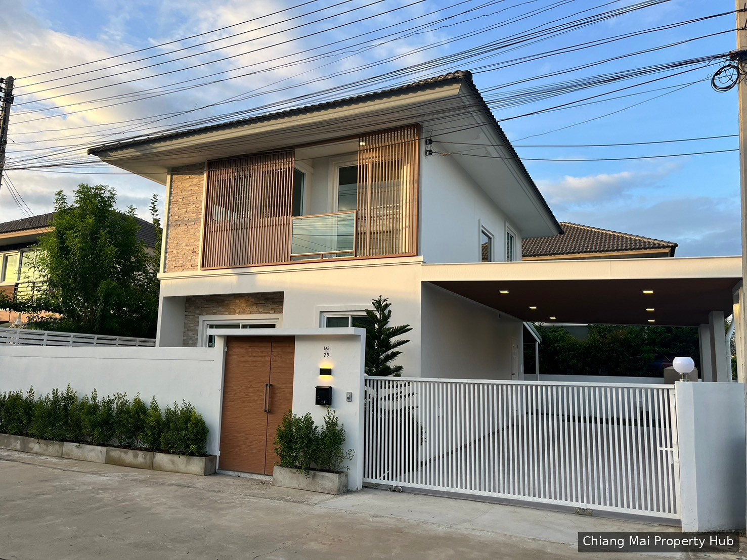 ขายบ้าน4 นอน3น้ำ  พร้อมเฟอร์นิเจอร์ และ เครื่องใช้ไฟฟ้าใหม่ ขาย 3.29ล้านบาท โอนคนละครึ่ง